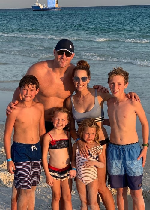 Jason Witten og Michelle Benson Morley, med deres børn som set i juli 2019