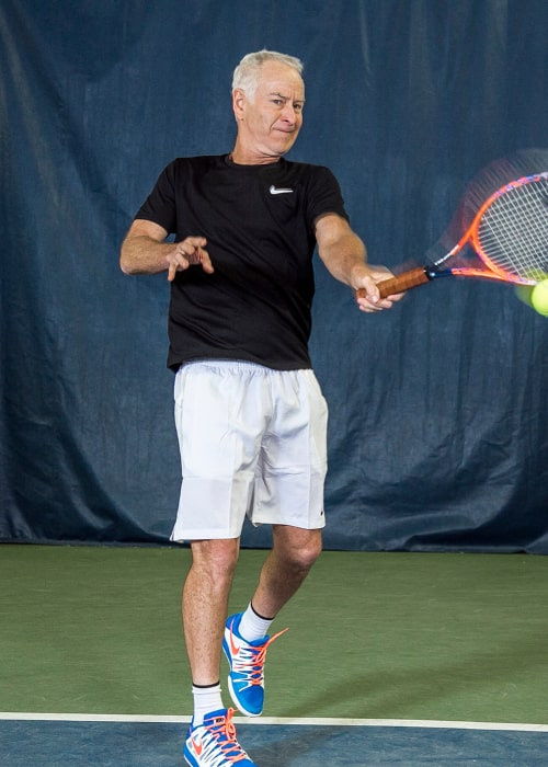 John McEnroe på en coachingklinik på sit tennisakademi, i januar 2019