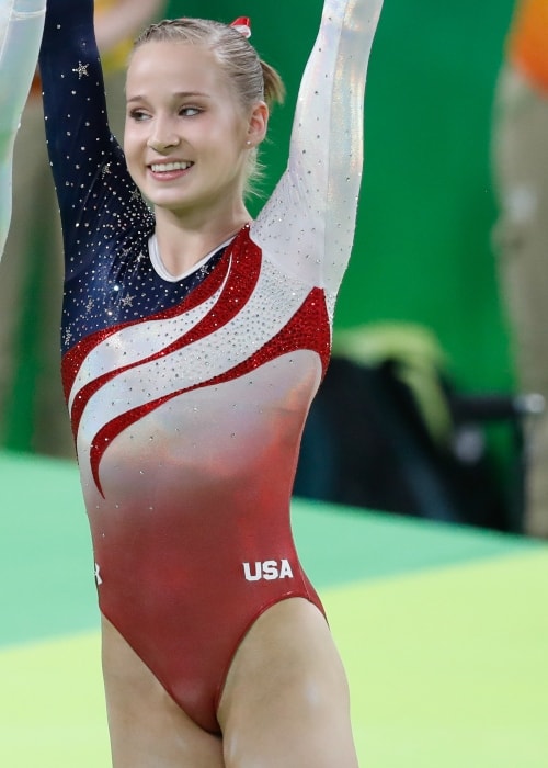 Madison Kocian nähdään kuvassa, joka otettiin hänen voittokierrossa Rio de Janeiron olympialaisissa 2016