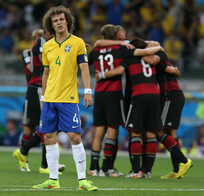 Η έκπληκτη έκφραση του Νταβίντ Λουίζ, η Γερμανία, σημείωσε ένα ακόμη γκολ στον ημιτελικό του Παγκοσμίου Κυπέλλου 2014