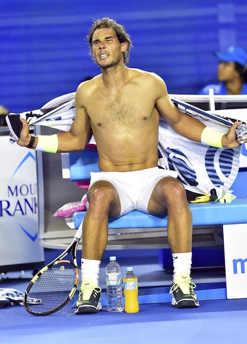 Ο Ραφαέλ Ναδάλ χωρίς φανέλα κατά τη διάρκεια του Australian Open 2015