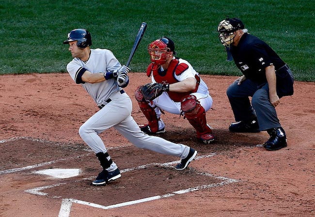 Derek Jeter lyö singlen Boston Red Soxia vastaan ​​28. syyskuuta 2014
