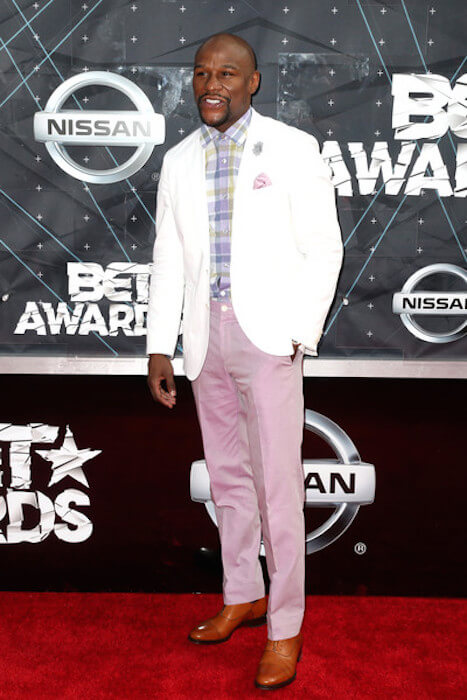 Floyd Mayweather, Jr. saapuu vuoden 2015 BET -palkintoihin Microsoft Theatreen 28. kesäkuuta 2015 Los Angelesissa, Kaliforniassa