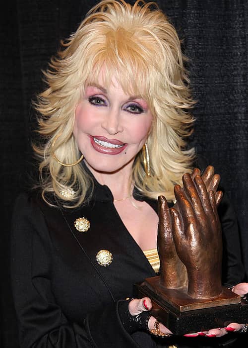 Η Dolly Parton αποδέχεται το βραβείο χειροκρότησης Liseberg το 2010