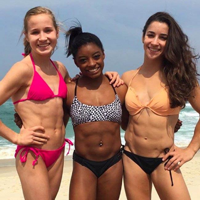 Aly Raisman, Simone Biles, Madison Kocian bikinier Rio de Janeiro beach august 2016