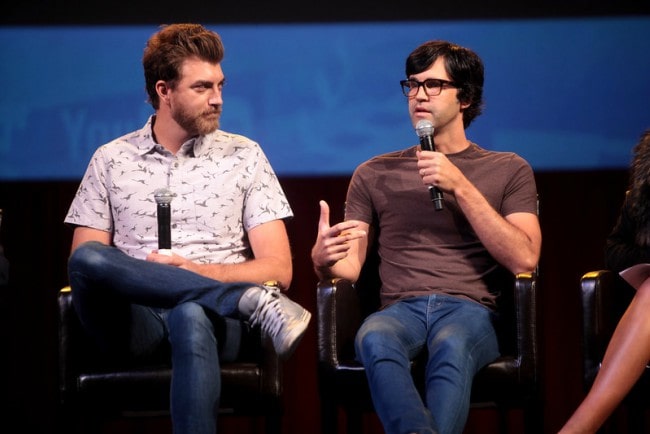 Ο Link Neal (Δεξιά) και ο Rhett McLaughlin μιλάνε στο VidCon του 2014
