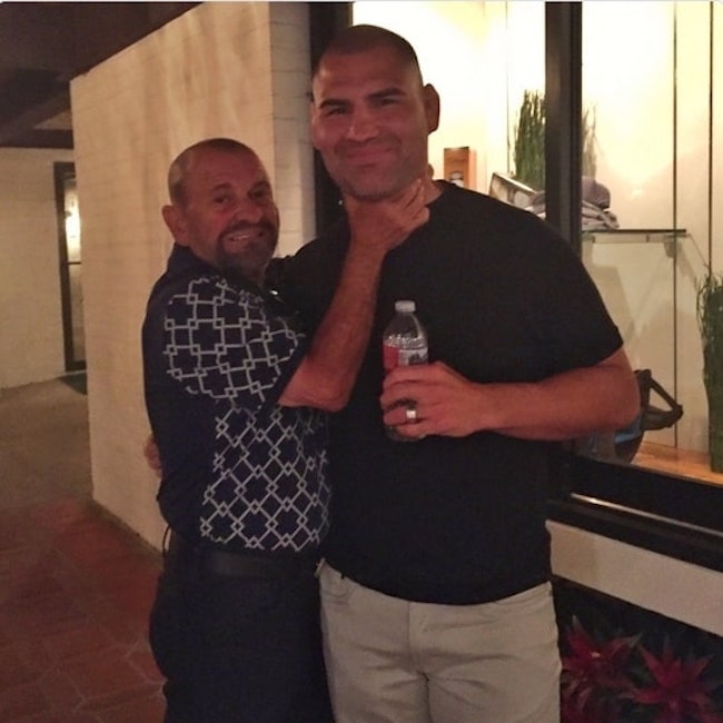 Ο Joe Pesci με τον πρώην πρωταθλητή βαρέων βαρών του UFC, Cain Velasquez