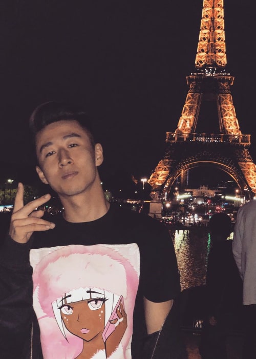Jimmy Zhang poseeraa kameralle Pariisissa, Ranskassa syyskuussa 2019