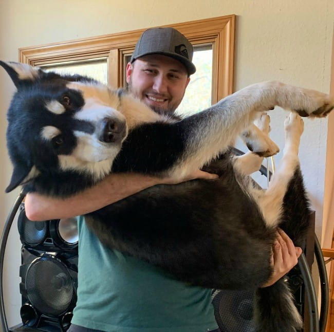 Taras Kulakov med sin hund set i november 2019