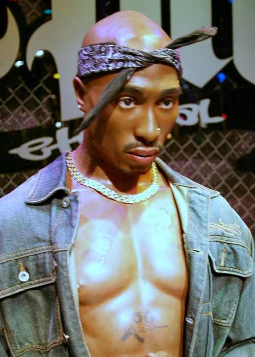 Το κέρινο ομοίωμα Madame Tussauds του Tupac Shakur στο Λας Βέγκας όπως φαίνεται το 2009