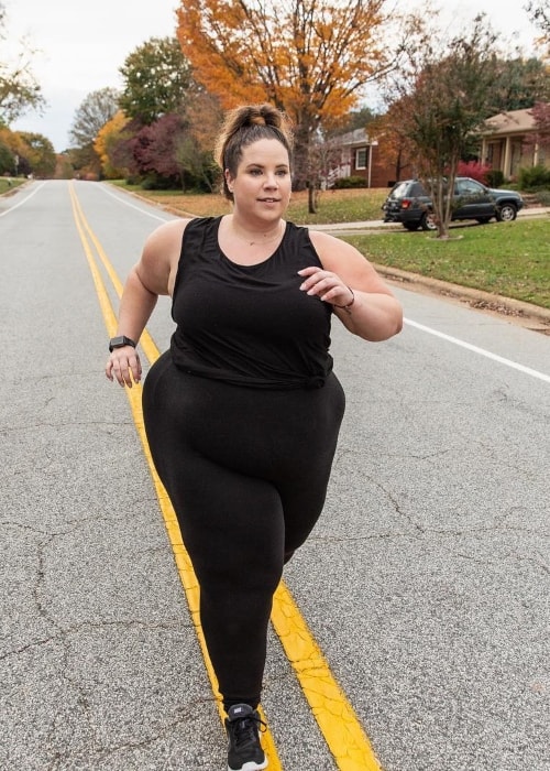 Η Whitney Way Thore όπως φαίνεται ενώ τρέχει στο δρόμο τον Ιανουάριο του 2019