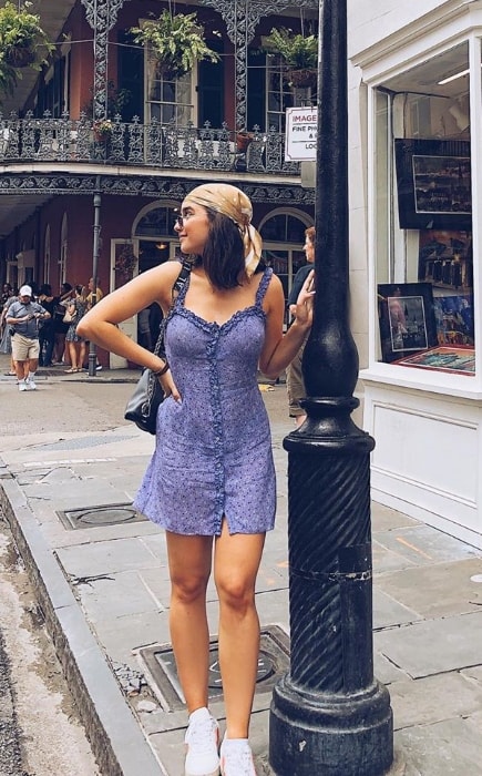 Natalie Noel nähdään poseeraamassa New Orleansin kaduilla, Louisiana, Yhdysvallat toukokuussa 2019