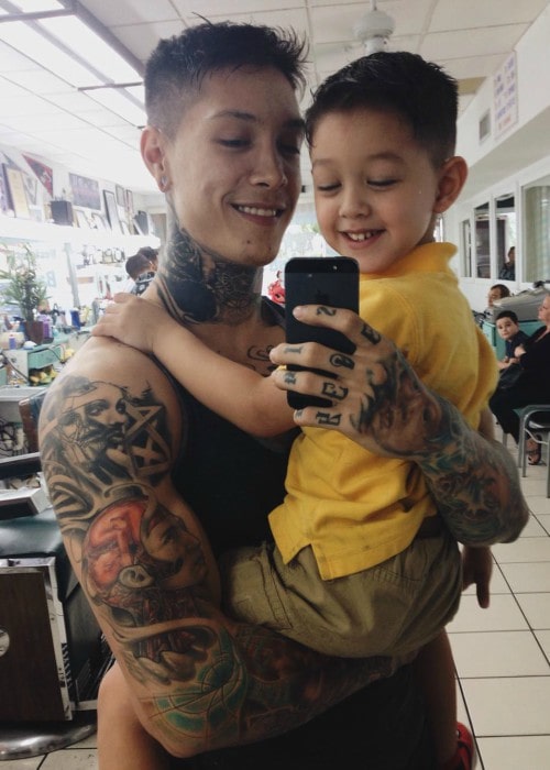 Chris Heria v selfiju s sinom, kot je bilo videti septembra 2015