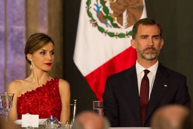 Kong Felipe VI og dronning Letizia af Spanien på National Palace i Mexico City i juni 2015
