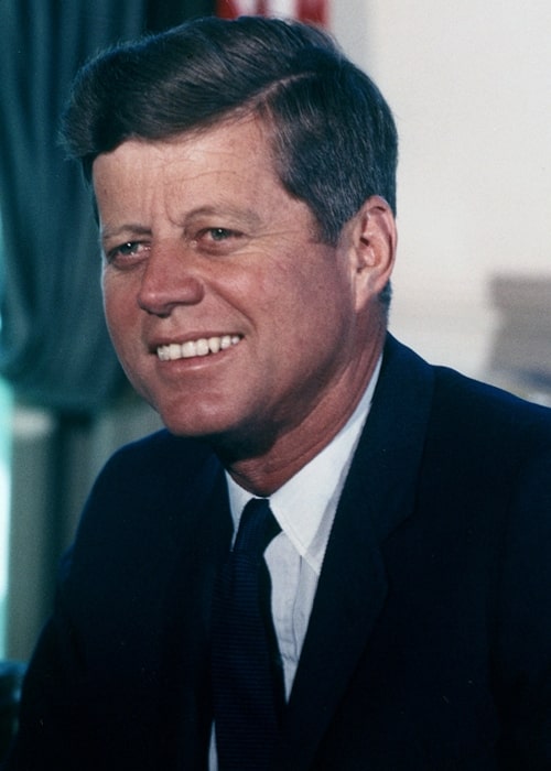 John F. Kennedy v Oválnej pracovni v júli 1963