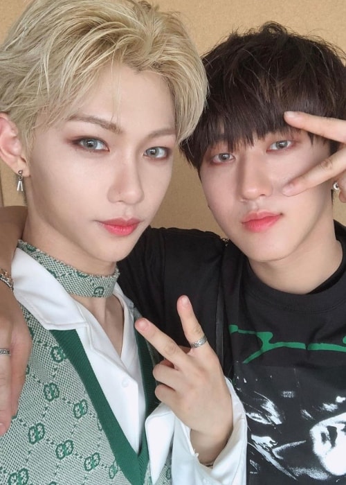 Felix set, mens han tog en selfie sammen med sin 'Stray Kids'-gruppekammerat, Changbin, i juni 2019
