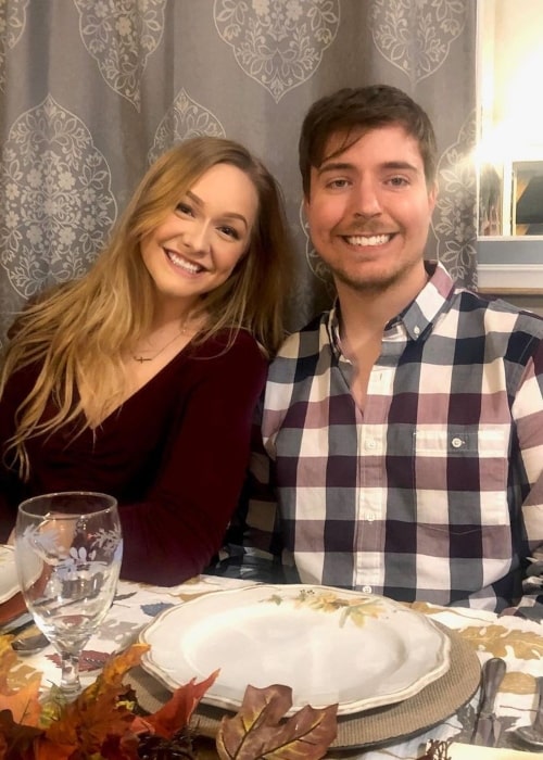 MrBeast som set på et billede, der blev taget på Thanksgiving -dagen i november 2019, sammen med sin kæreste Maddy Spidell