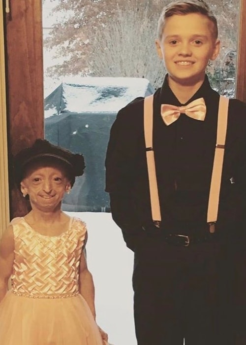 Kaylee Halko som sett på et bilde med en gutt som heter Jake i desember 2016