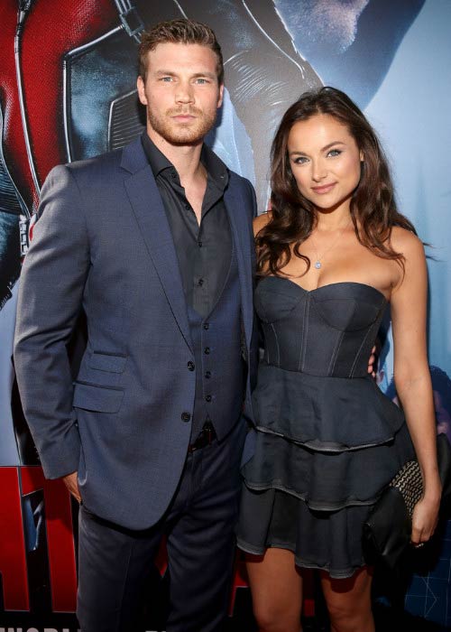 Ο Derek Theler και η Christina Ochoa στην παγκόσμια πρεμιέρα του Marvel's Ant-Man τον Ιούνιο του 2015