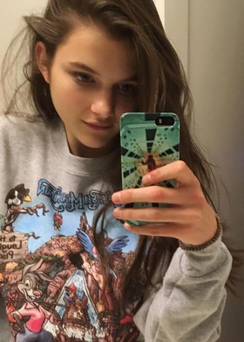 Chloe East i en selfie sett i april 2018