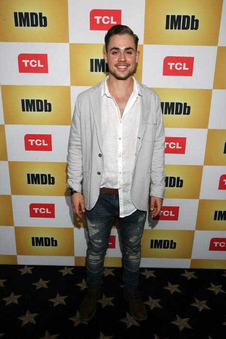 Ο Dacre Montgomery στο IMDb Yacht Party στο San Diego Comic-Con τον Ιούλιο του 2016