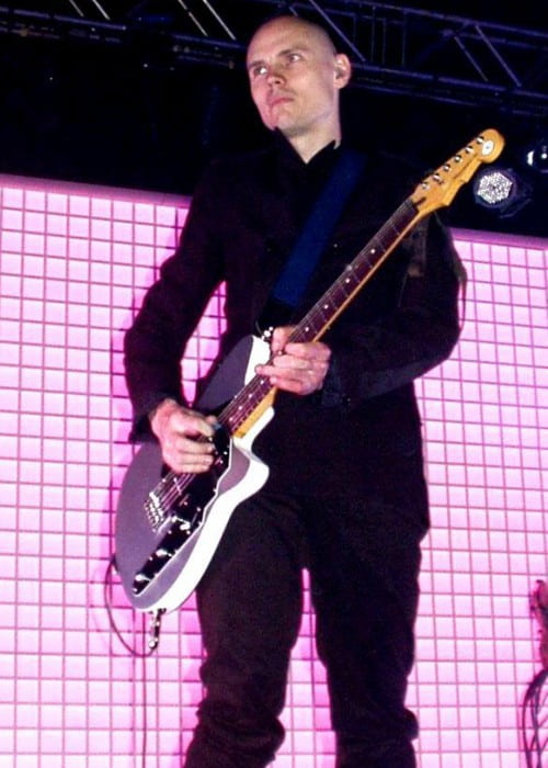 Ο Billy Corgan κατά τη διάρκεια μιας παράστασης τον Ιούνιο του 2005