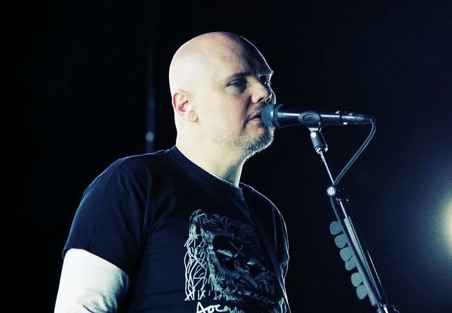 Ο Billy Corgan κατά τη διάρκεια μιας παράστασης τον Οκτώβριο του 2012