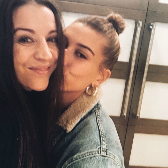 Pattie Mallette Instagram -selfiessä Hailey Bieberin kanssa tammikuussa 2019