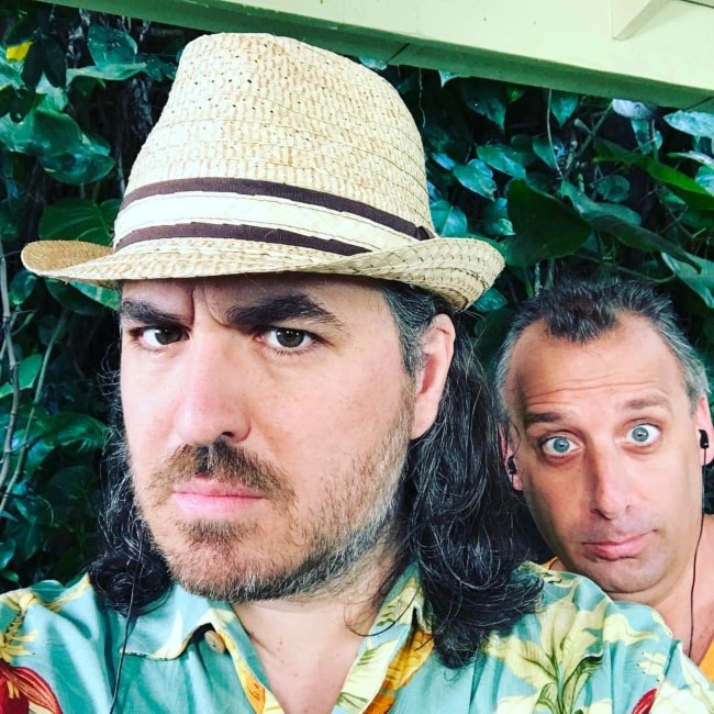 Brian Quinn selfiessä Joe Gatton kanssa Havaijilla huhtikuussa 2017