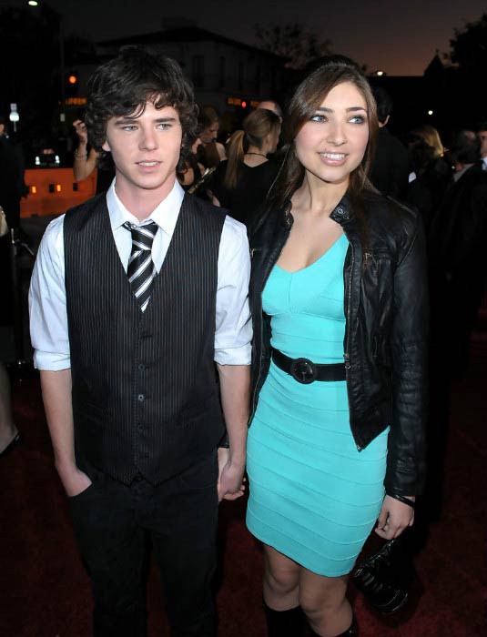 Ο Charlie McDermott και η Shelby Young στην πρεμιέρα του "The Twilight Saga: New Moon" τον Νοέμβριο του 2009