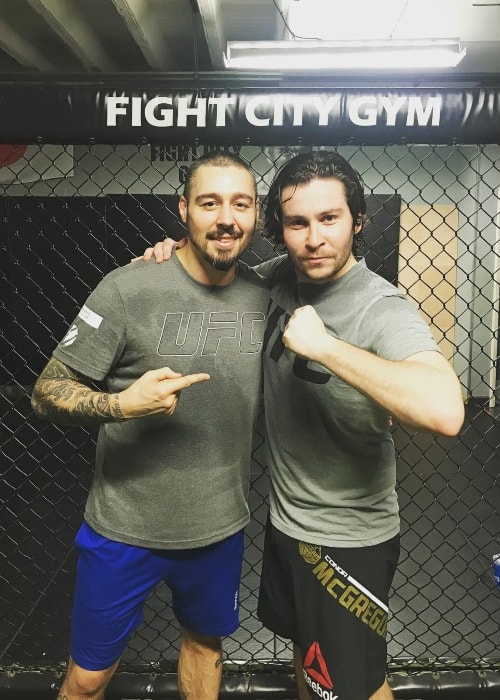 Ο Daniel Portman (δεξιά) με τον Dan Hardy στο Fight City Gym