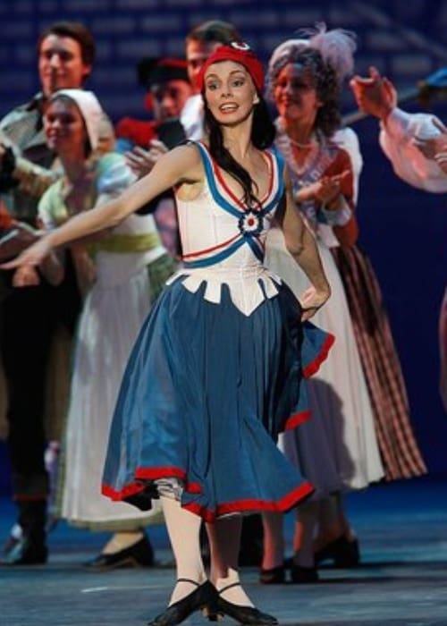 Natalia Osipova esityksen aikana Bolshoi -teatterissa lokakuussa 2011