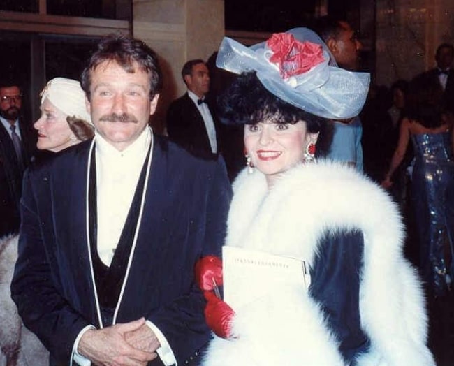 Robin Williams kuvassa puolalaisen toimittajan Yola Czaderska-Hayekin kanssa 62. Oscar-gaalassa vuonna 1990