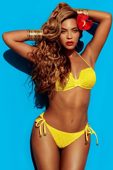 Beyonce Knowles väläyttää bikinit H & M Magazine 2013