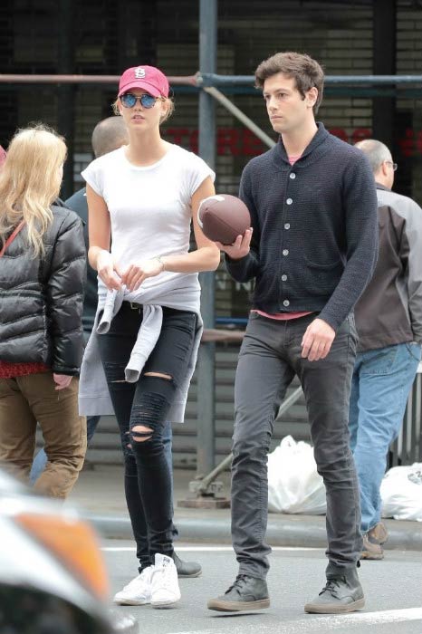 Joshua Kushner a Karlie Kloss na Manhattane v máji 2016