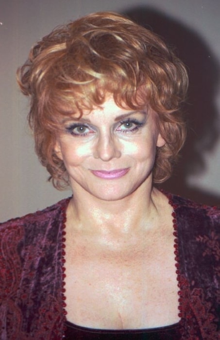 Ann-Margret nähdään hymyillen kuvassa lokakuussa 2010
