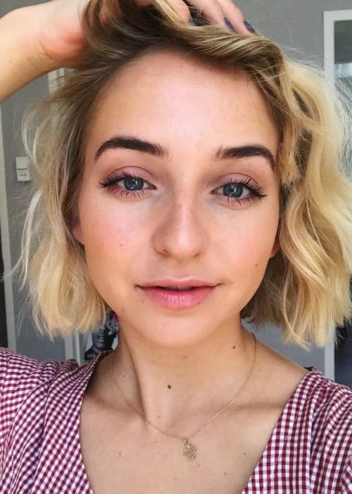 Rosa van Iterson i en Instagram -selfie set i maj 2018