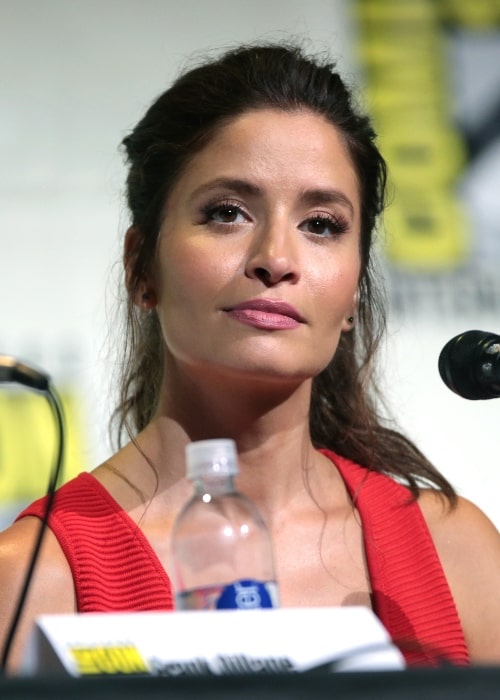Mercedes Mason, kot je bilo prikazano med govorjenjem na San Diego Comic Con International leta 2016, za "Strah pred mrtvimi mrtvi", v kongresnem centru San Diego v San Diegu v Kaliforniji