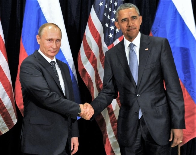 Præsident Vladimir Putin (Venstre) og præsidenten i Amerikas Forenede Stater Barack Obama, da de holdt et bilateralt møde på sidelinjen af ​​FN's generalforsamling i september 2015