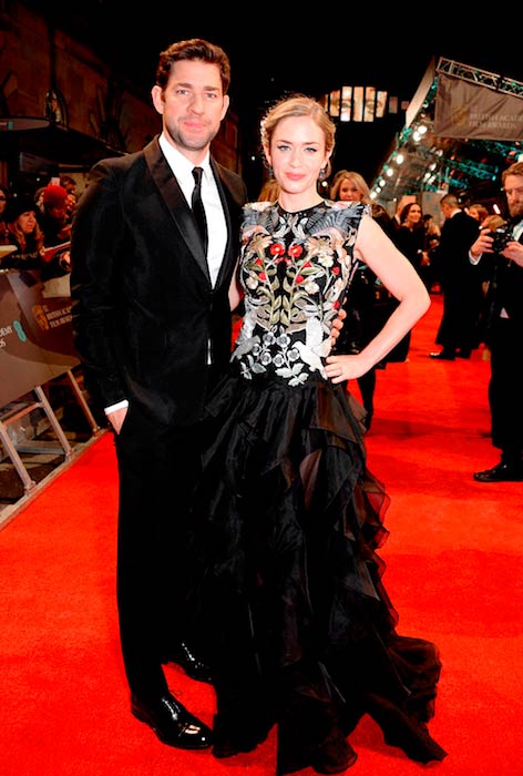 John Krasinski med konen Emily Blunt ved 2017 EE British Academy Film Awards (BAFTA)