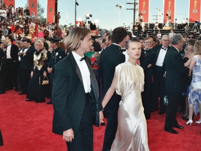 Ο River Phoenix όπως φαίνεται μαζί με τη Martha Plimpton σε μια φωτογραφία που τραβήχτηκε στο κόκκινο χαλί στο 61ο ετήσιο βραβείο Όσκαρ στις 29 Μαρτίου 1989