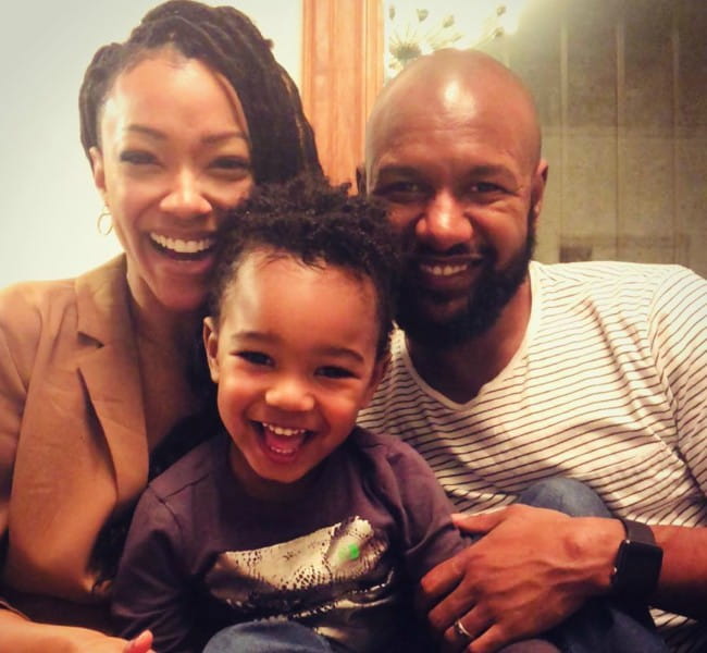 Sonequa Martin-Green med sin familie som set i november 2018