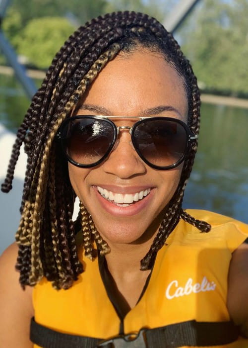 Η Sonequa Martin-Green σε μια selfie στο Instagram όπως φαίνεται τον Απρίλιο του 2019