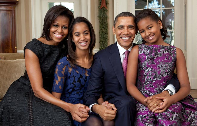 Michelle Obama, Barack Obama ja heidän 2 tytärtään