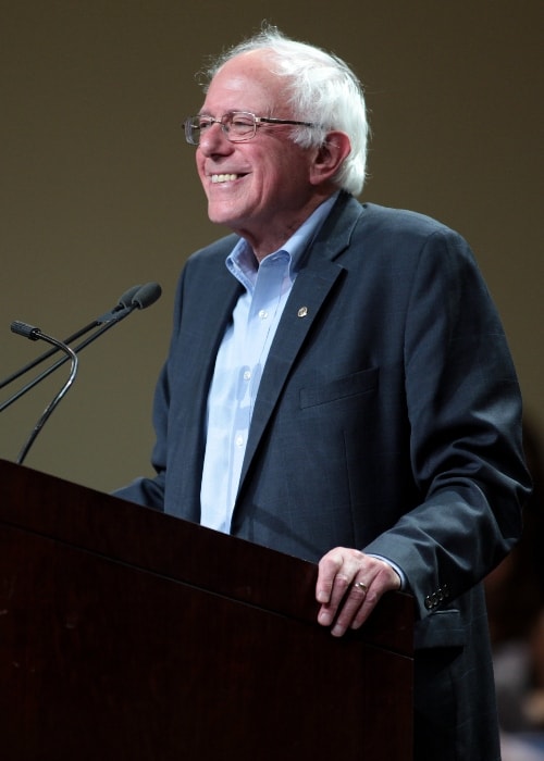 Bernie Sanders taler ved et bymøde i Phoenix Convention Center i Phoenix, Arizona i juli 2015
