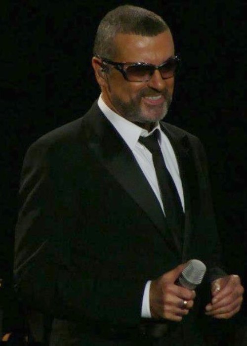 George Michael κατά τη διάρκεια της Symphonica The Orchestral Tour (2011-2012)
