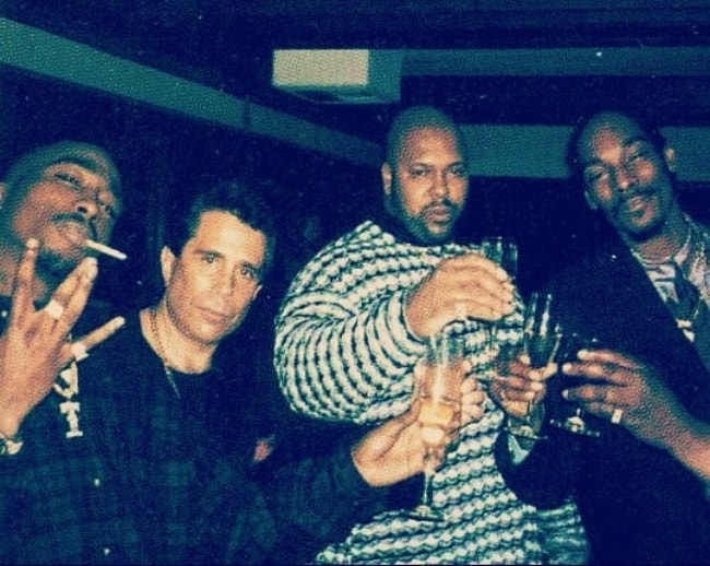 Fra venstre til højre - Tupac Shakur, David Kenner, Suge Knight, Snoop Dogg