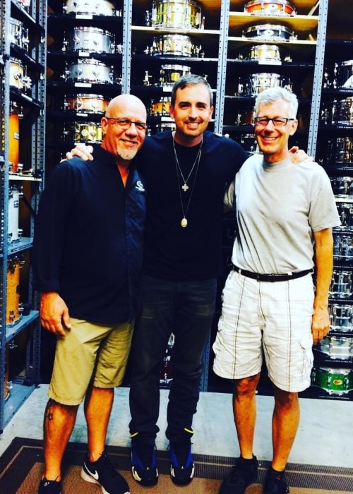 Brad Fischetti som set på et billede med LFO-trommeslagerne Tim og Floyd i juni 2017