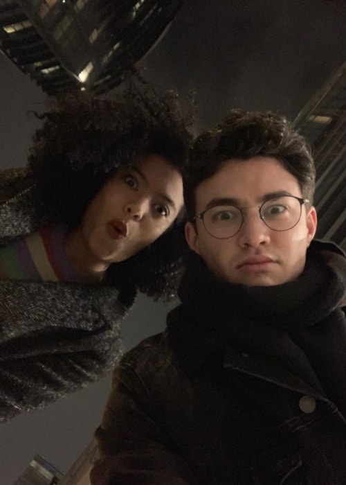 Gavin Leatherwood na selfie s herečkou Jaz Sinclair v decembri 2018