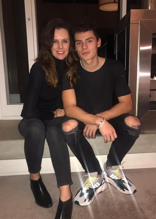 Jack Kelly med sin mor i juni 2018